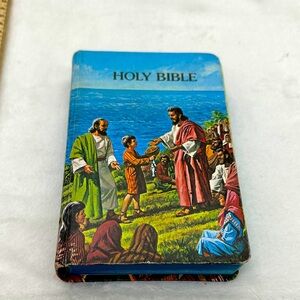 Holy Bible Vintage KJV(Red Letter) Young Readers Bible 1987 Hardcover Compact